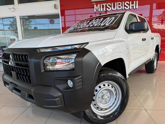 MITSUBISHI TRITON 2.4 BITURBO DIESEL CD GL AUTOMÁTICO MITSUBISHI TRITON 2.4 BITURBO DIESEL CD GL AUTOMÁTICO